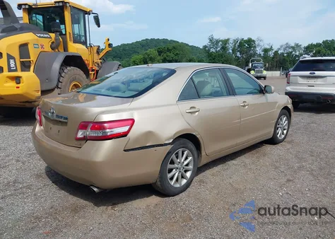 2011 Toyota Camry Xle z USA, uszkodzony, nr VIN 4T1BF3EK2BU707773